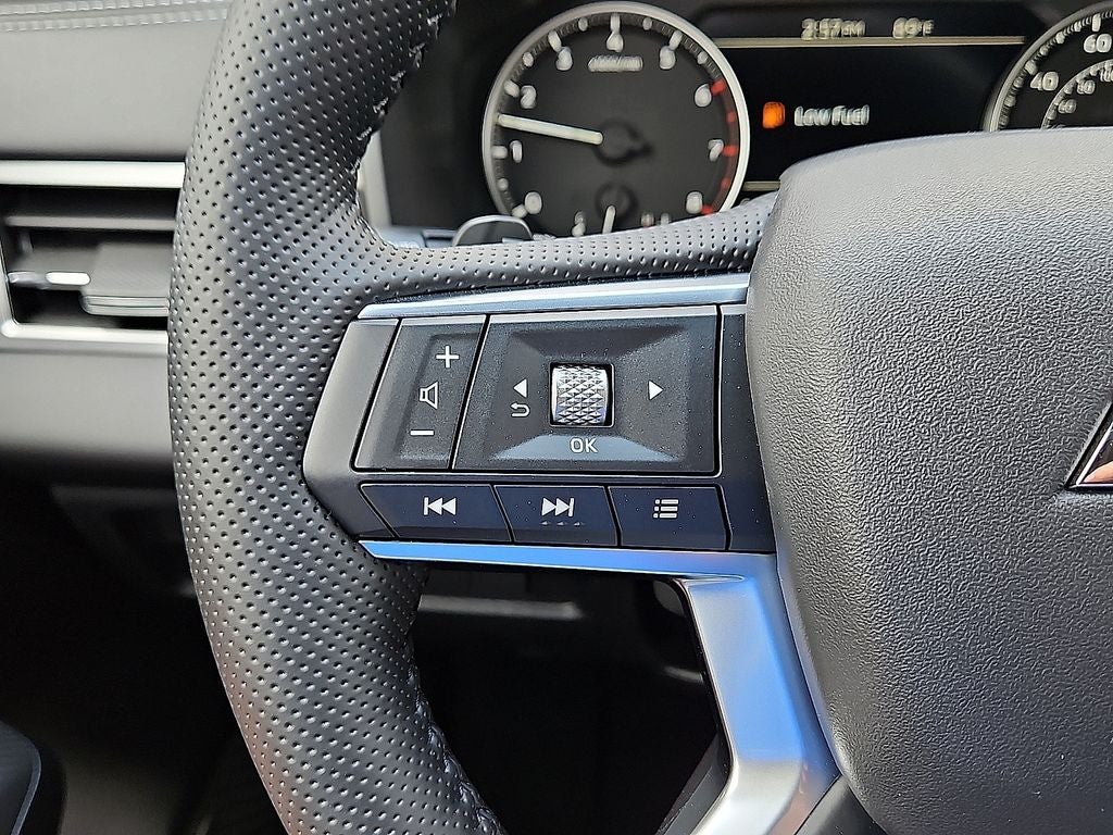 2026 Mitsubishi Outlander LE