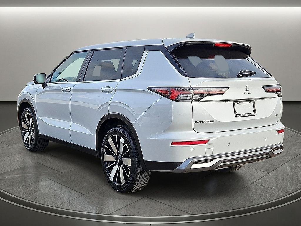 2026 Mitsubishi Outlander SE