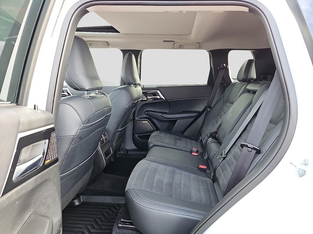 2026 Mitsubishi Outlander SE
