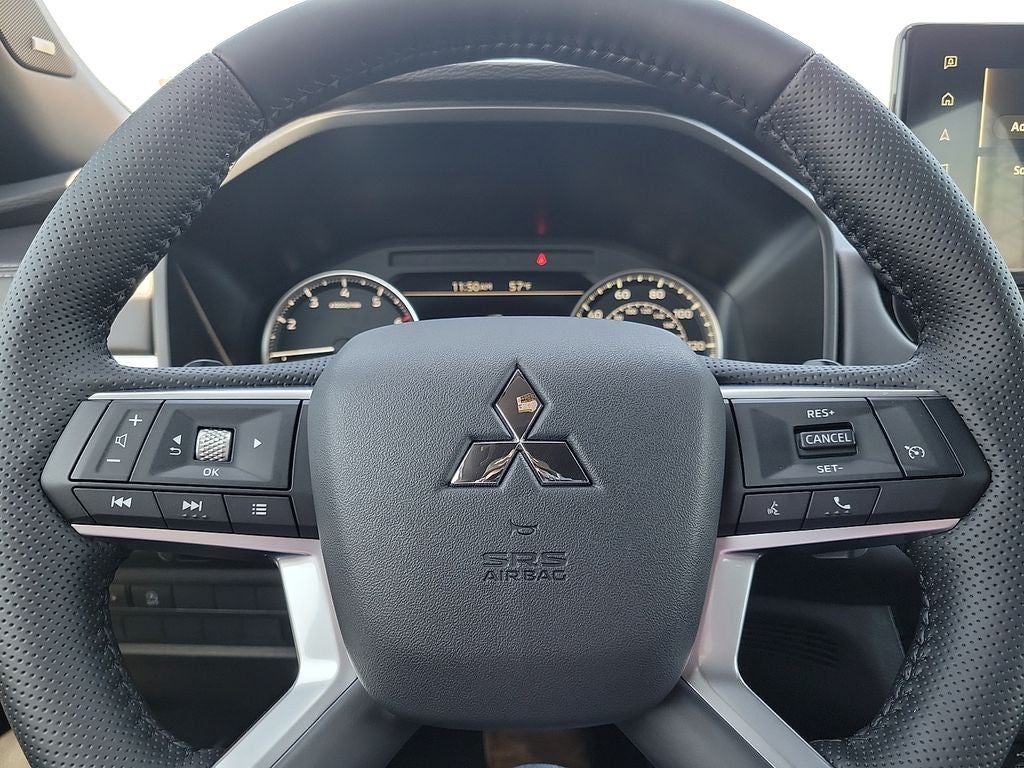 2026 Mitsubishi Outlander LE