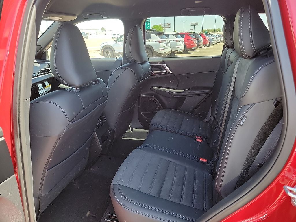 2026 Mitsubishi Outlander LE