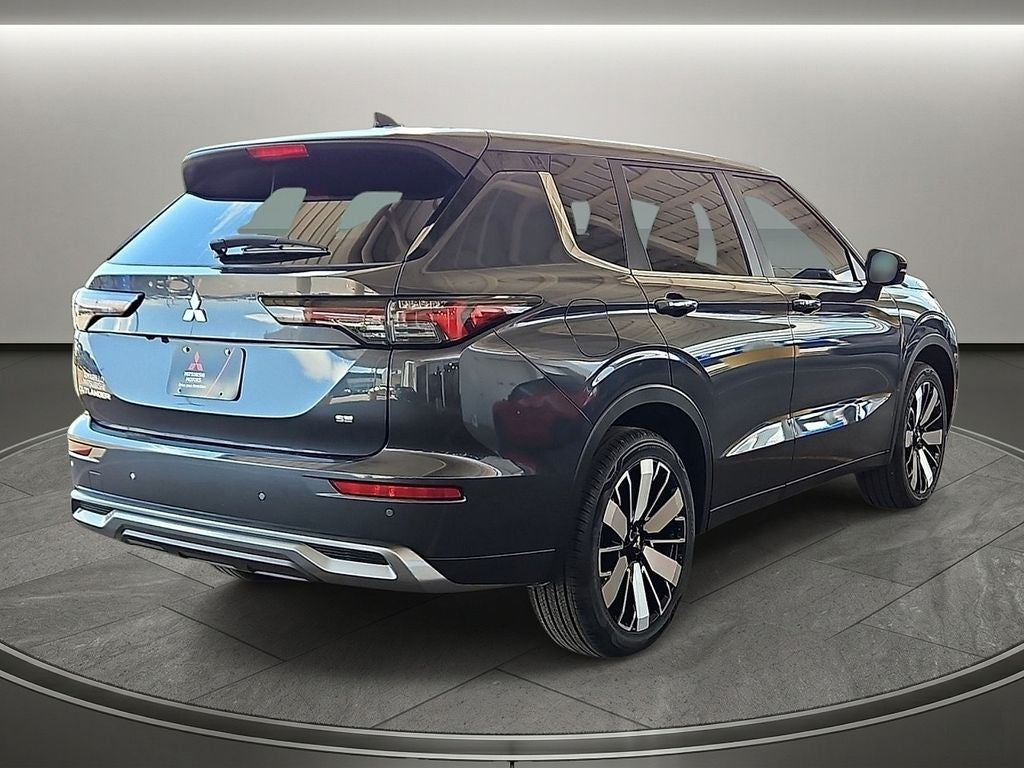 2026 Mitsubishi Outlander SE