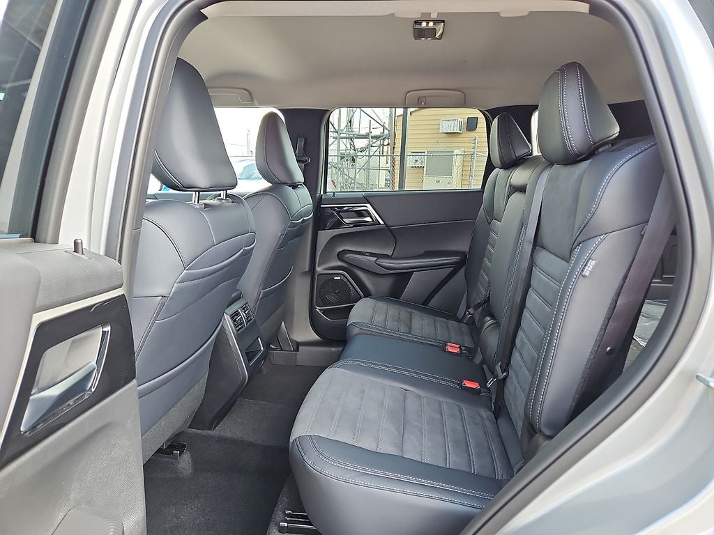 2026 Mitsubishi Outlander SE