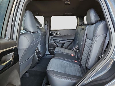 2026 Mitsubishi Outlander LE