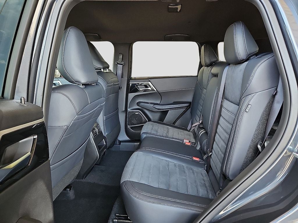 2026 Mitsubishi Outlander LE