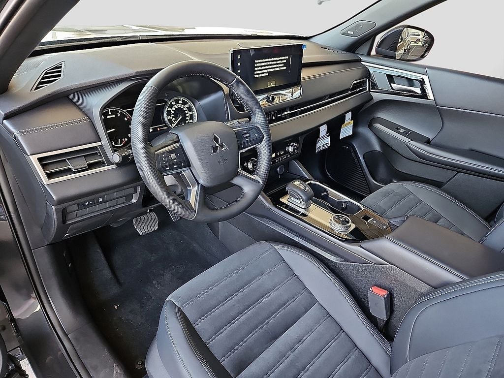 2026 Mitsubishi Outlander LE
