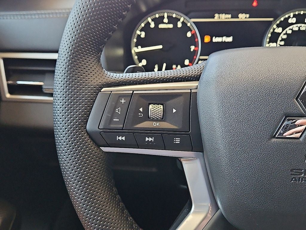 2026 Mitsubishi Outlander LE
