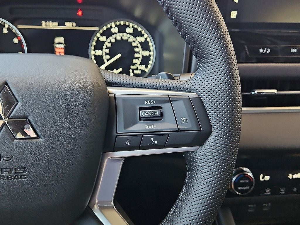 2026 Mitsubishi Outlander LE