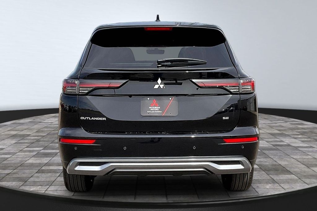 2026 Mitsubishi Outlander SE