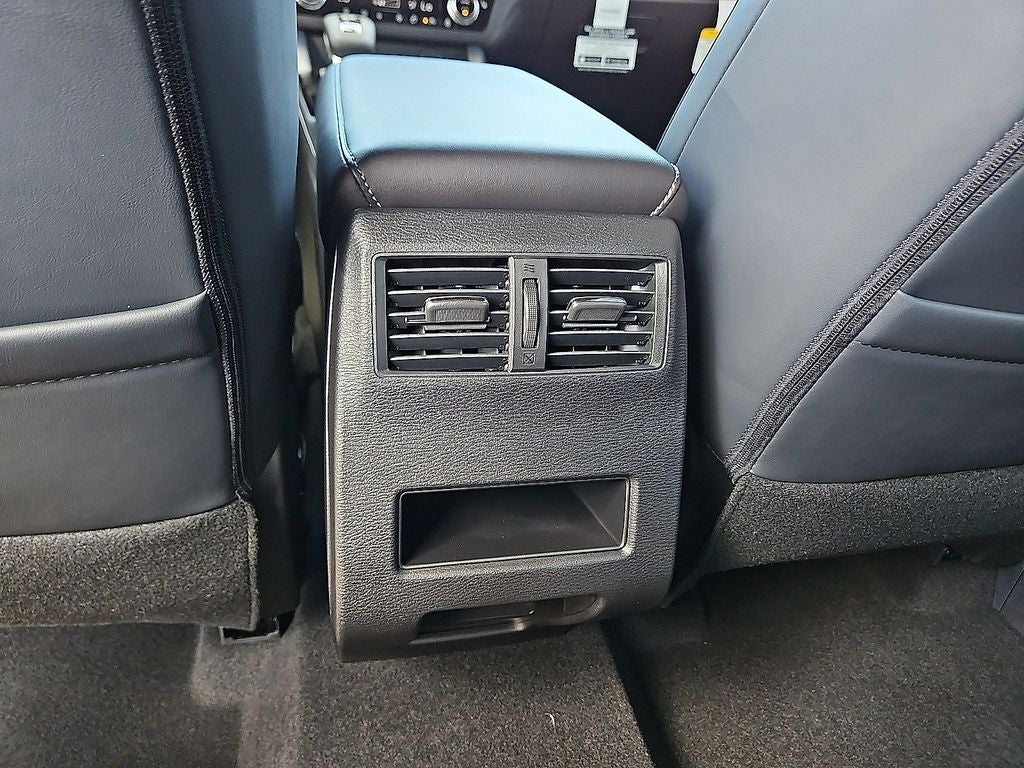 2026 Mitsubishi Outlander LE