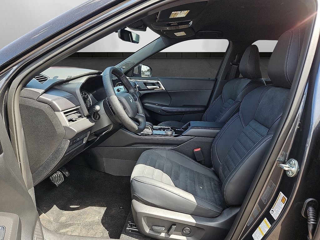 2026 Mitsubishi Outlander LE