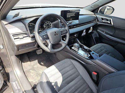 2026 Mitsubishi Outlander LE