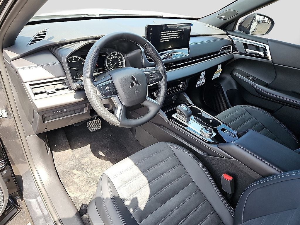2026 Mitsubishi Outlander LE