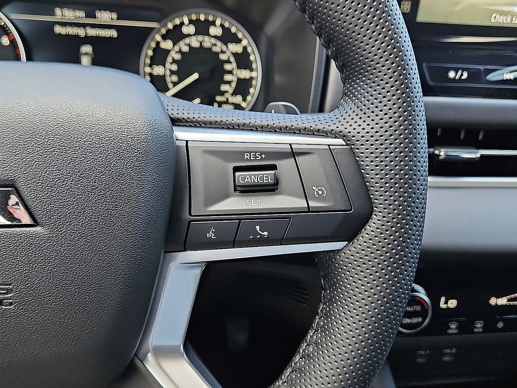 2026 Mitsubishi Outlander LE
