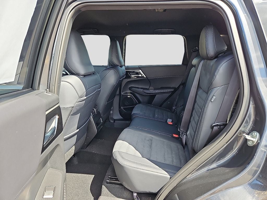 2026 Mitsubishi Outlander LE