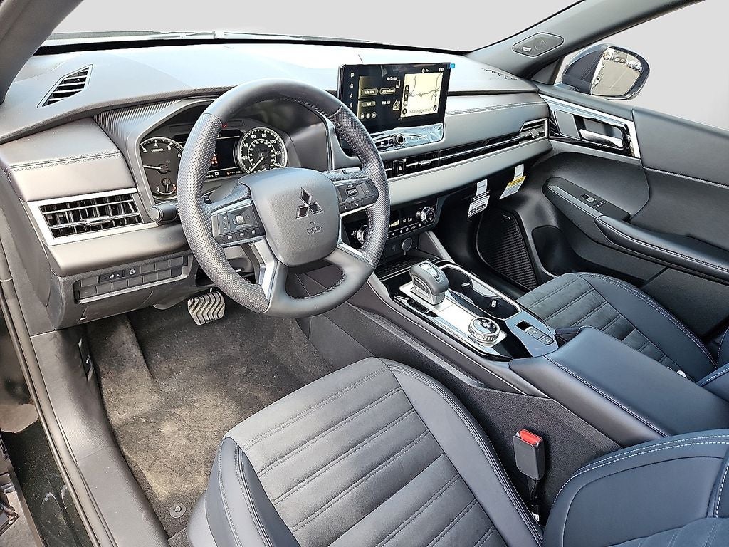 2026 Mitsubishi Outlander LE