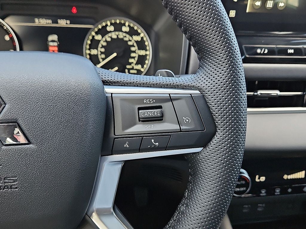 2026 Mitsubishi Outlander LE
