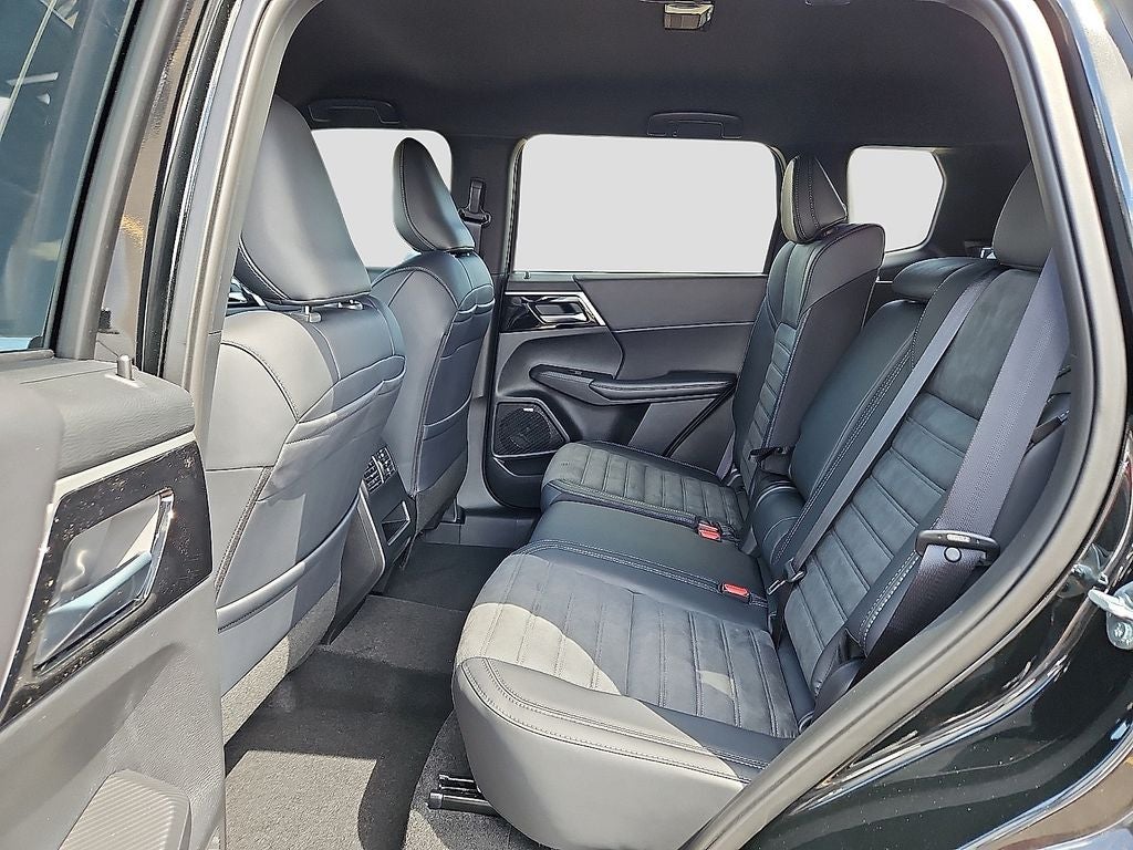 2026 Mitsubishi Outlander LE