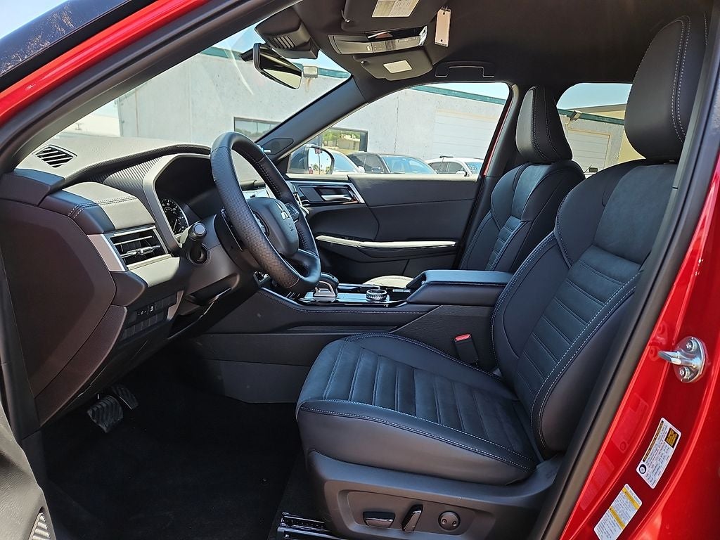 2026 Mitsubishi Outlander LE