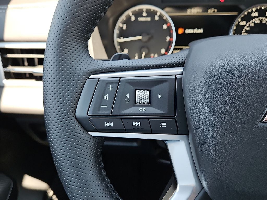 2026 Mitsubishi Outlander LE
