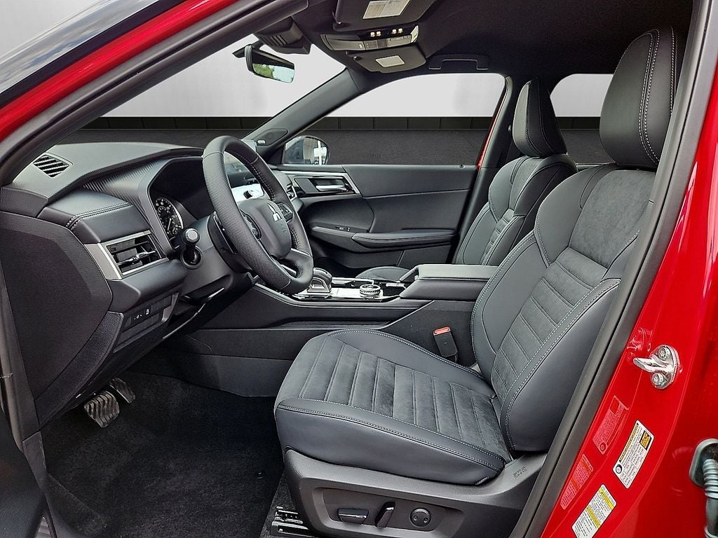 2026 Mitsubishi Outlander LE