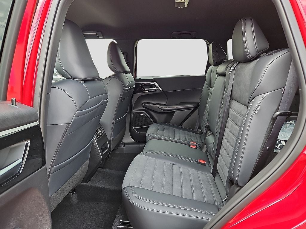 2026 Mitsubishi Outlander LE