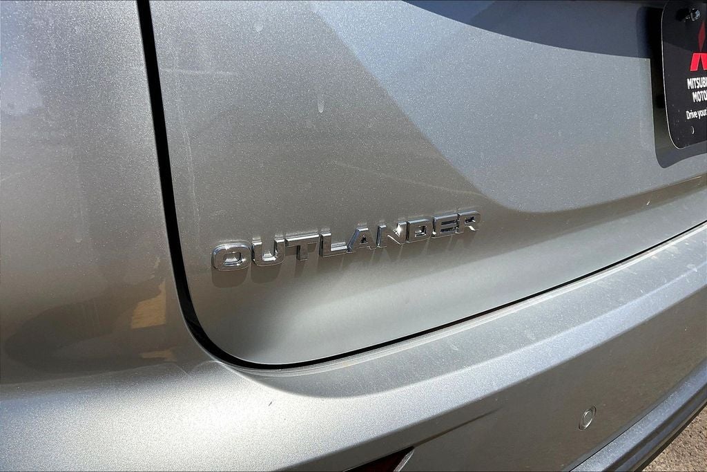 2026 Mitsubishi Outlander SE