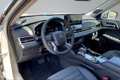 2026 Mitsubishi Outlander SE