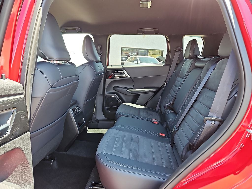 2026 Mitsubishi Outlander LE