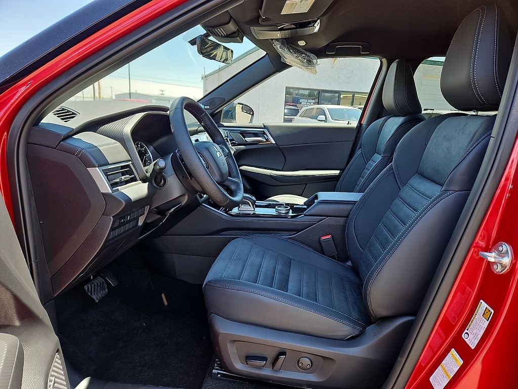 2026 Mitsubishi Outlander LE