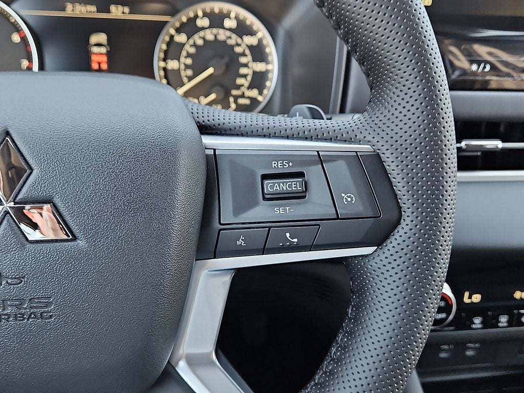 2026 Mitsubishi Outlander LE