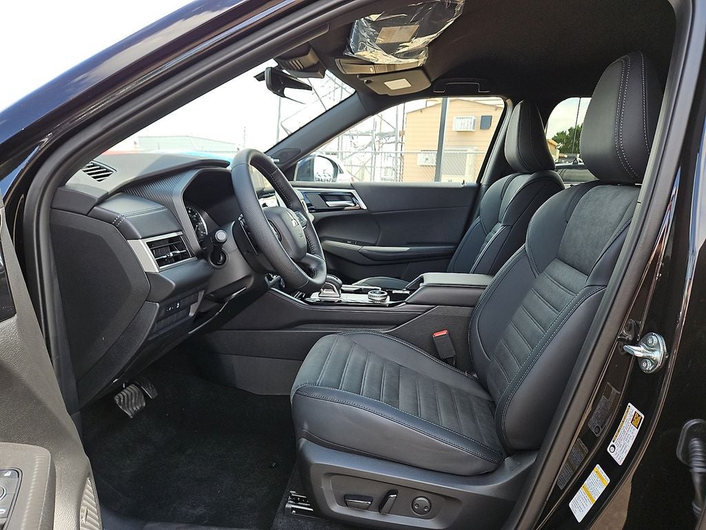 2026 Mitsubishi Outlander LE