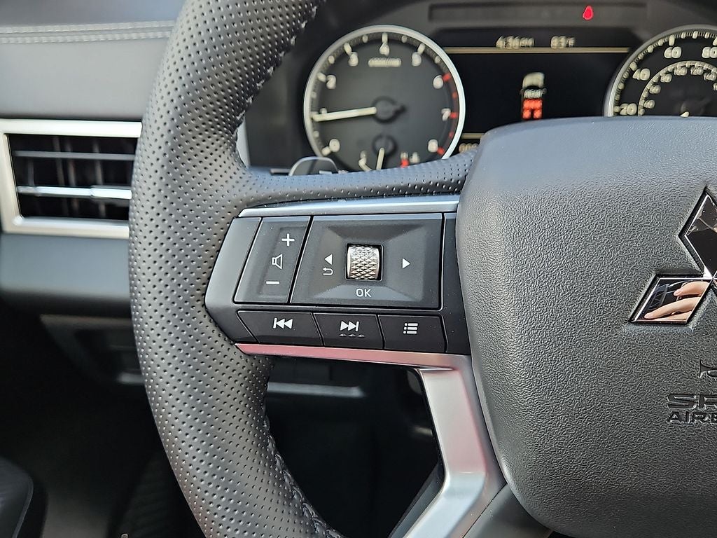 2026 Mitsubishi Outlander LE
