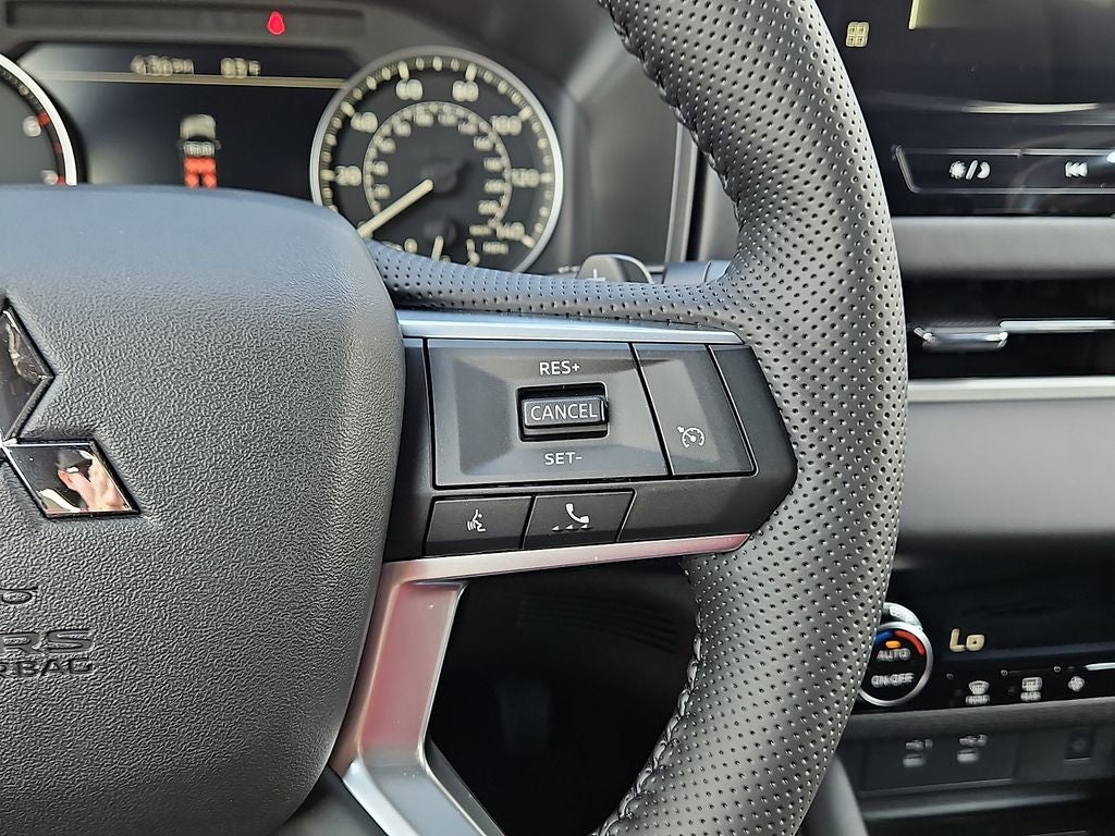 2026 Mitsubishi Outlander LE
