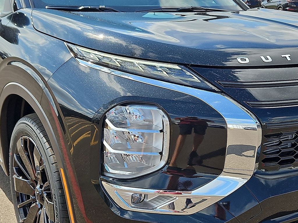 2026 Mitsubishi Outlander LE