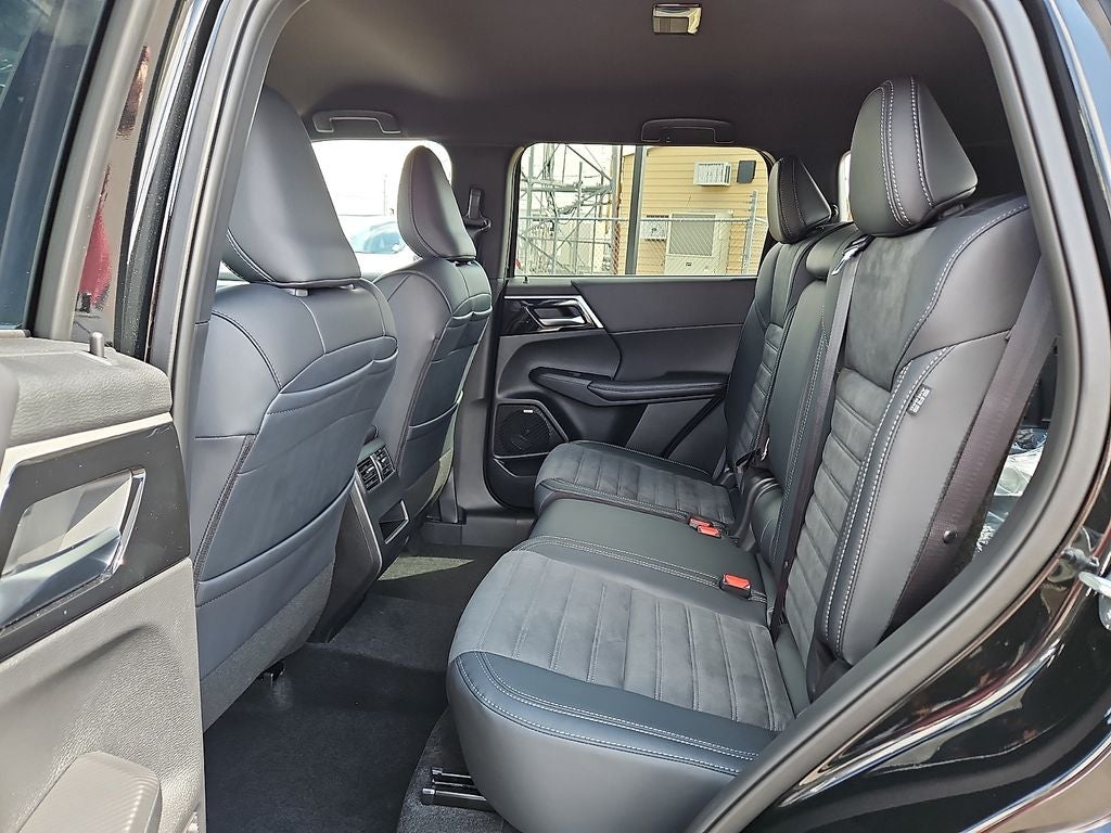 2026 Mitsubishi Outlander LE