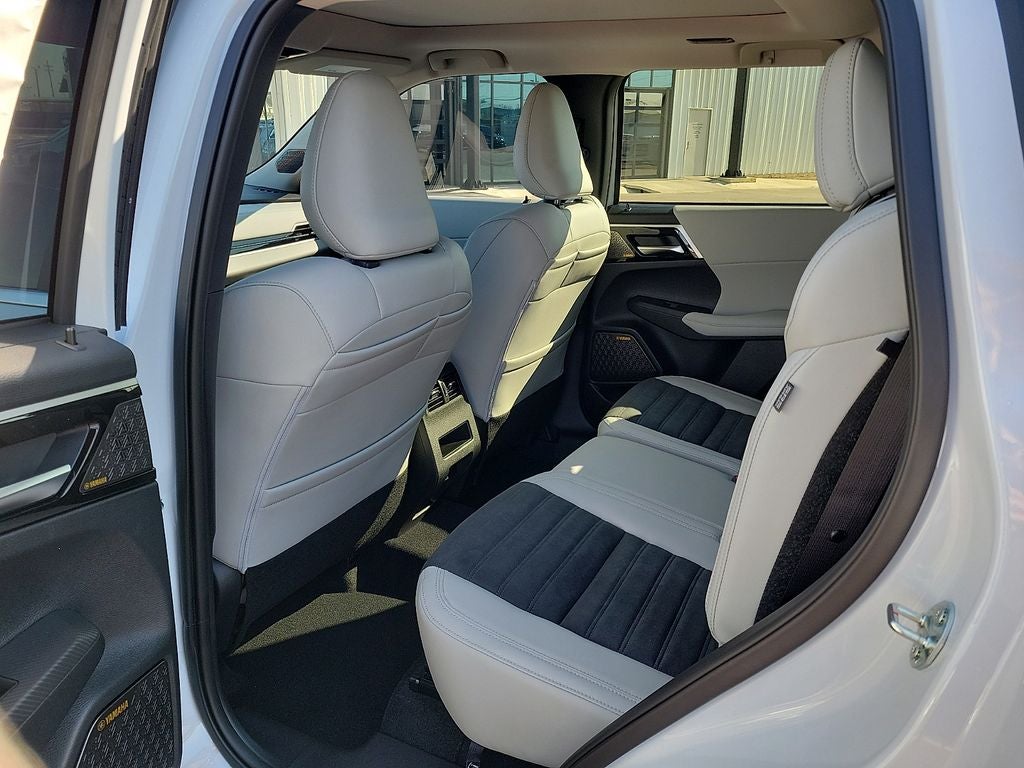 2026 Mitsubishi Outlander SE