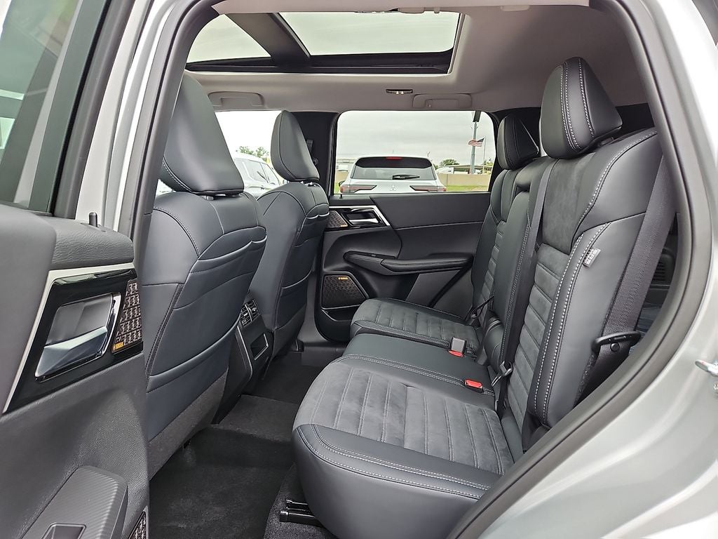 2026 Mitsubishi Outlander SE