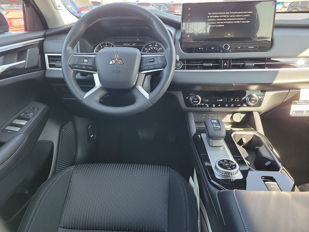 2026 Mitsubishi Outlander ES