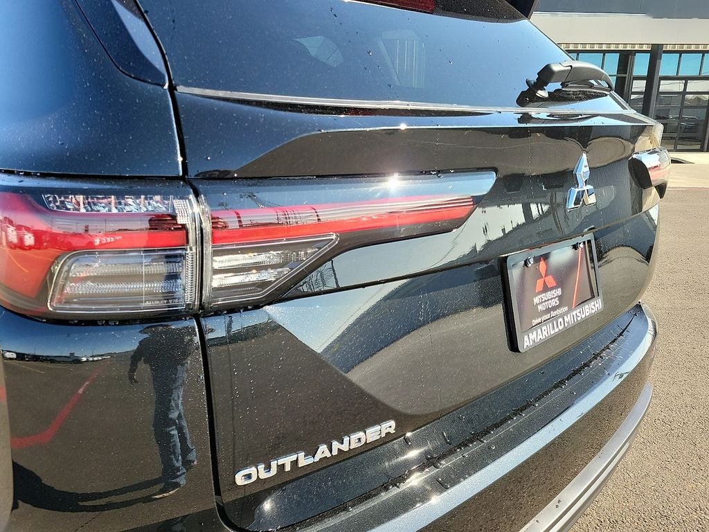 2026 Mitsubishi Outlander ES