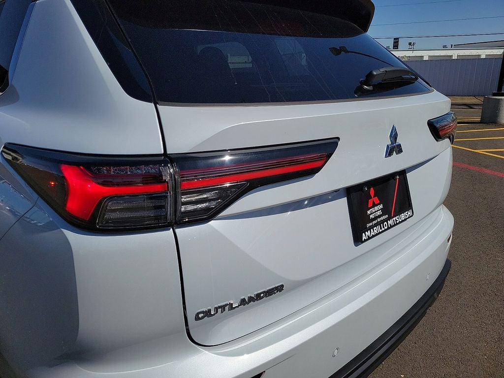 2026 Mitsubishi Outlander ES