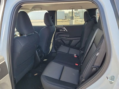 2026 Mitsubishi Outlander ES