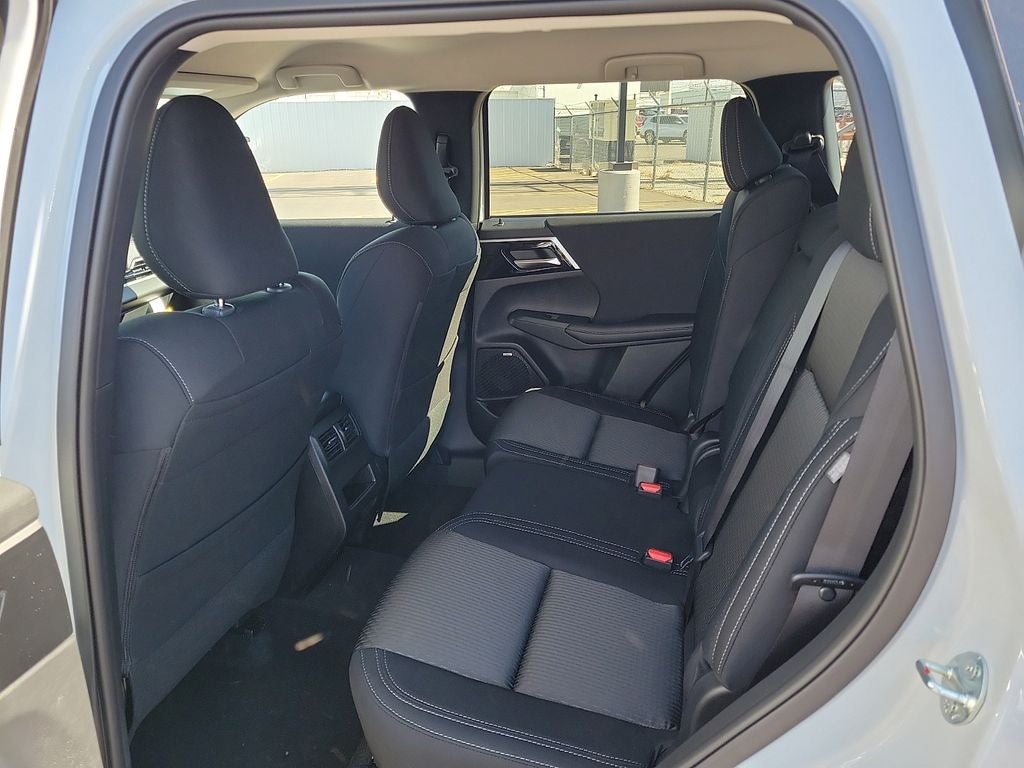 2026 Mitsubishi Outlander ES