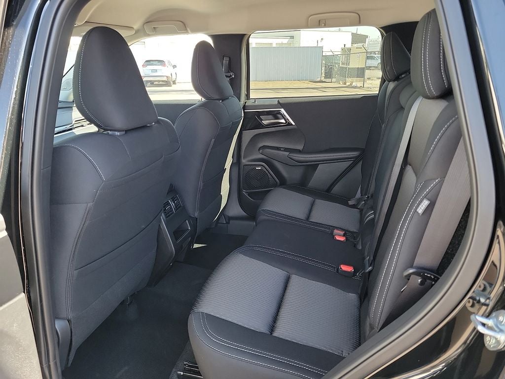 2026 Mitsubishi Outlander ES