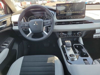 2025 Mitsubishi Outlander SE