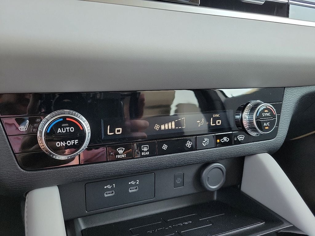 2025 Mitsubishi Outlander SE