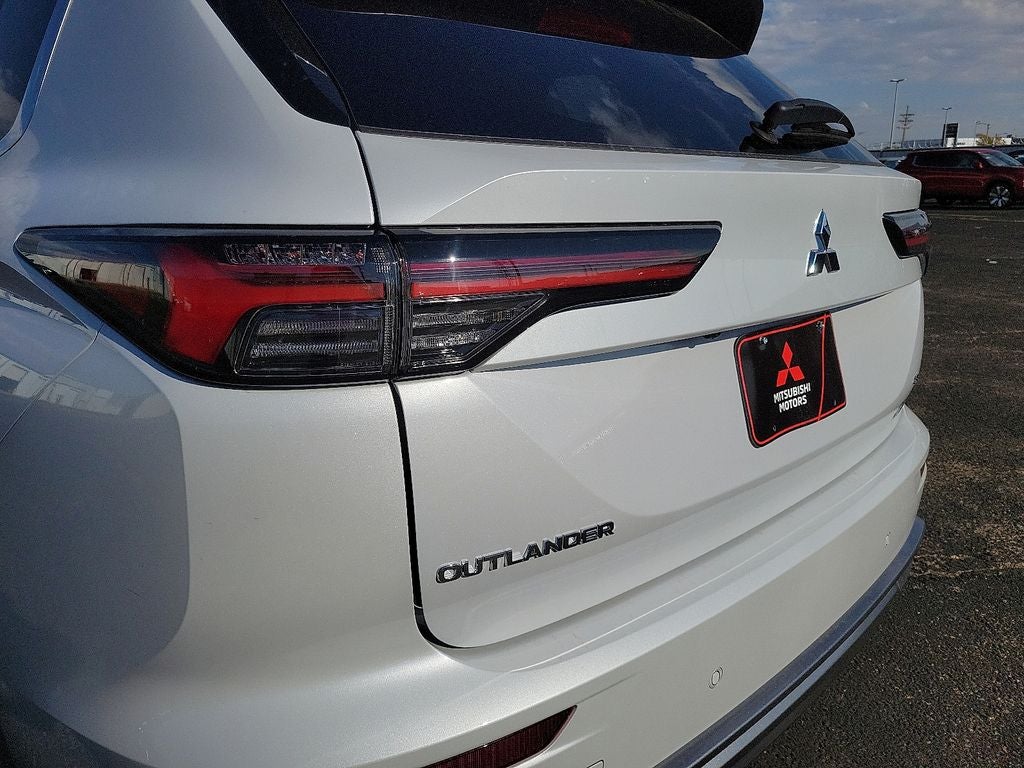2025 Mitsubishi Outlander SE
