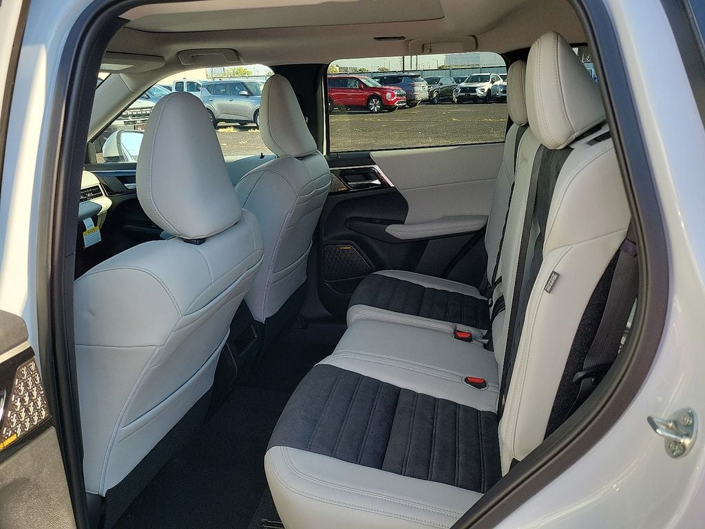 2025 Mitsubishi Outlander SE