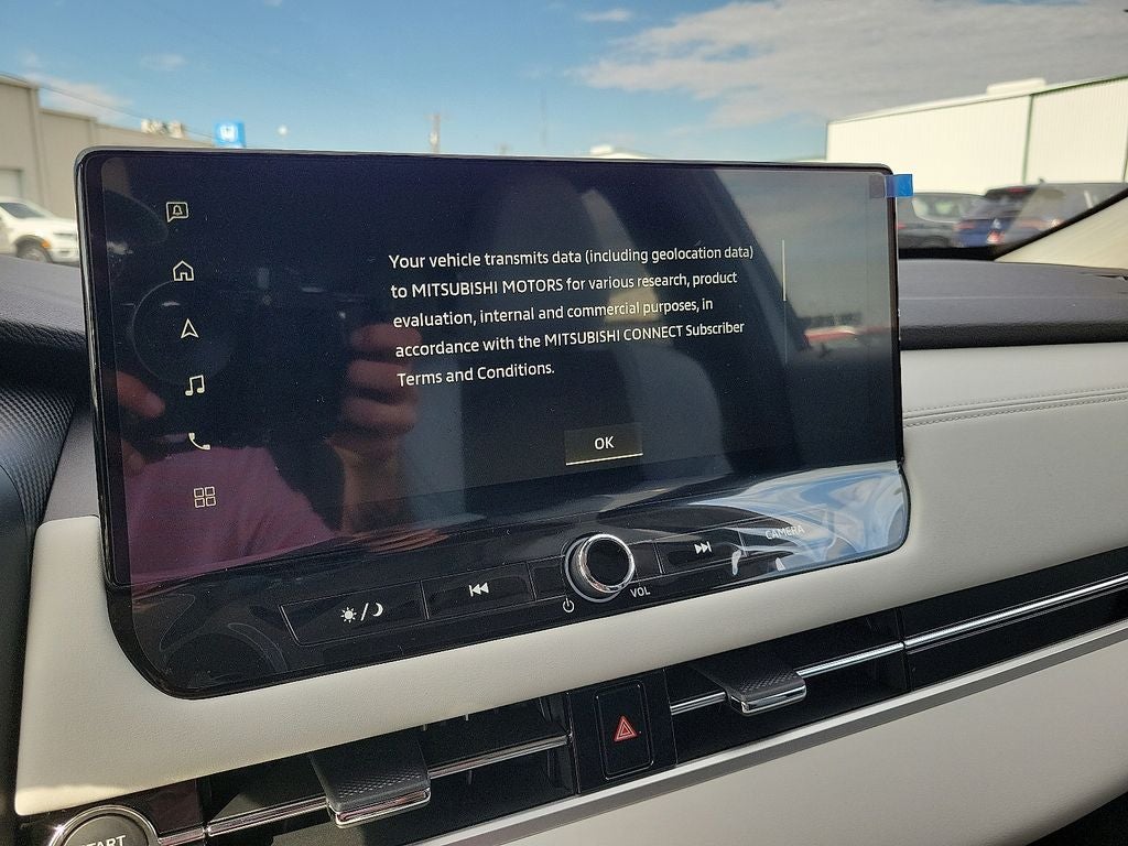 2025 Mitsubishi Outlander SE