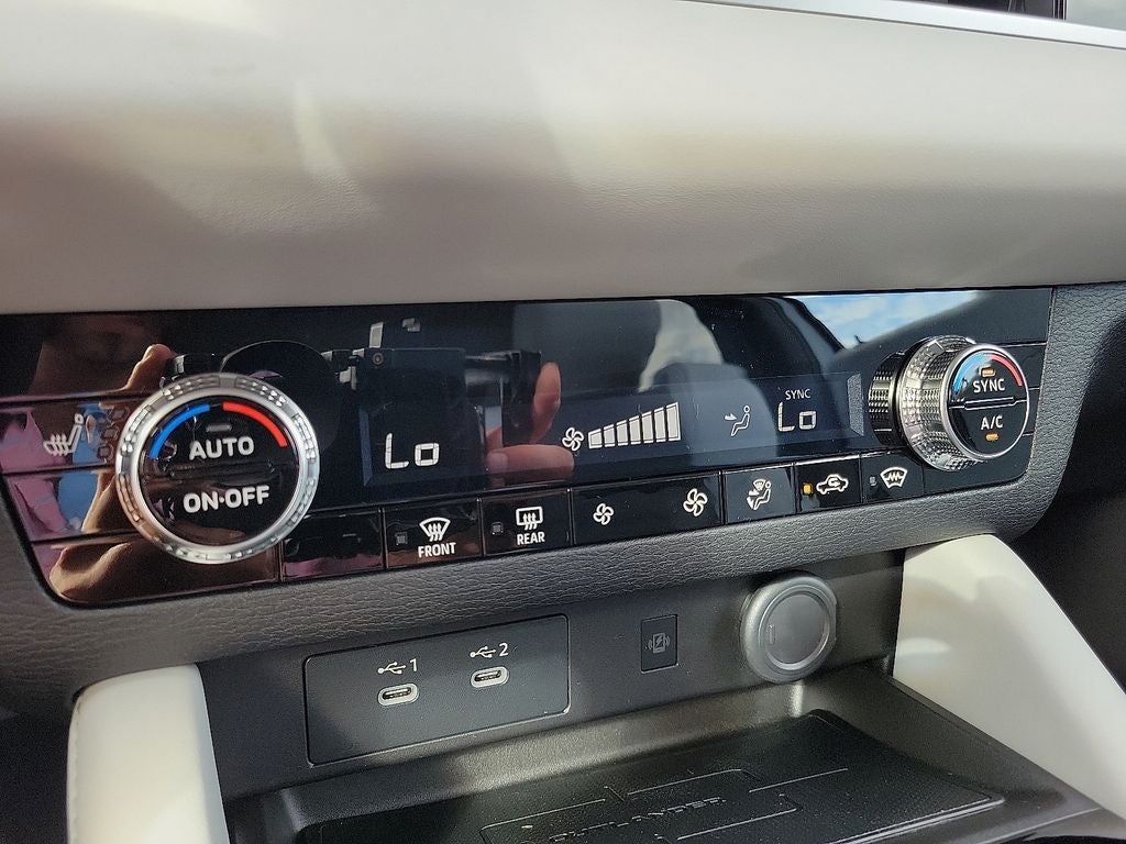 2025 Mitsubishi Outlander SE